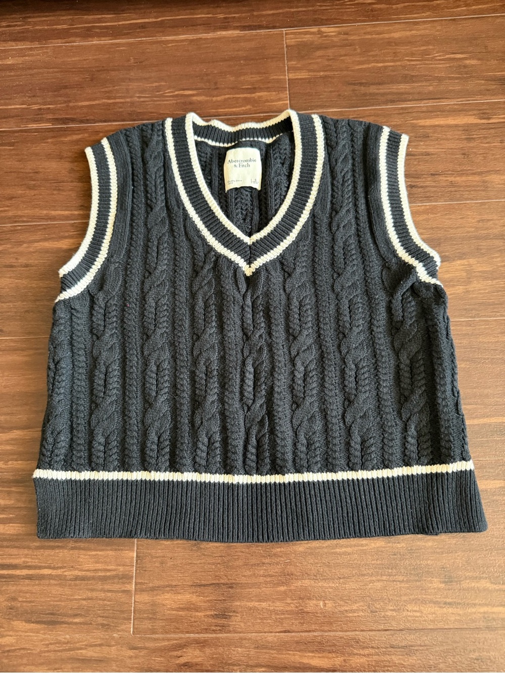 Abercrombie & Fitch Women's Navy Cable Knit V-Neck Sweater Vest